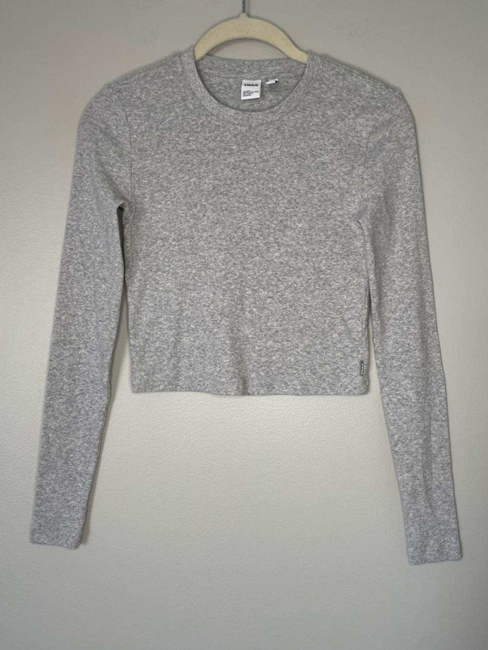 TNA Aritzia Light Gray Long Sleeve Ribbed Crop Top